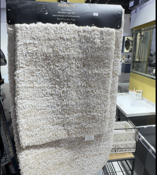 White & beige two piece bath mat